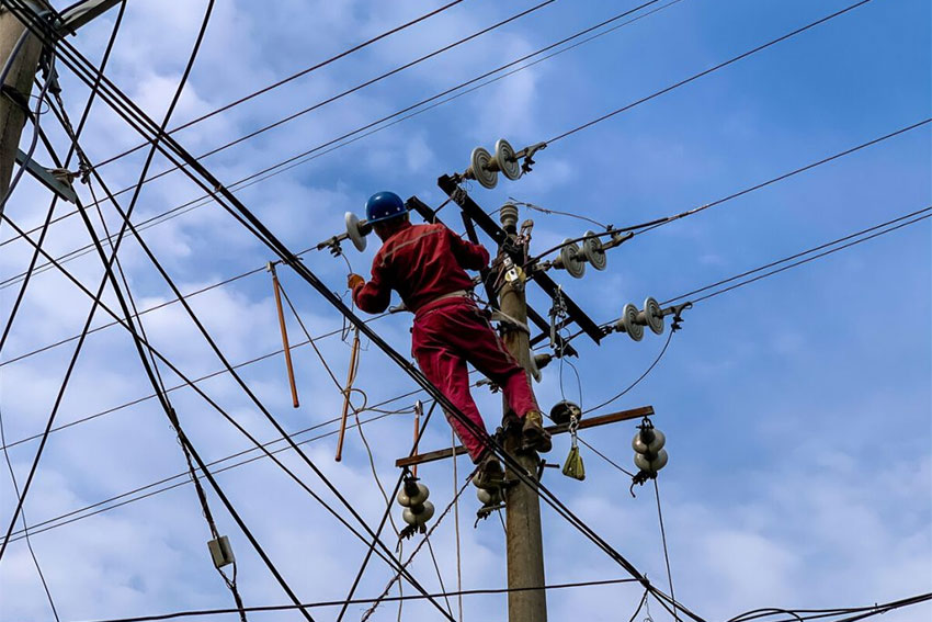 Overhead insulated conductor project in Nicaragua